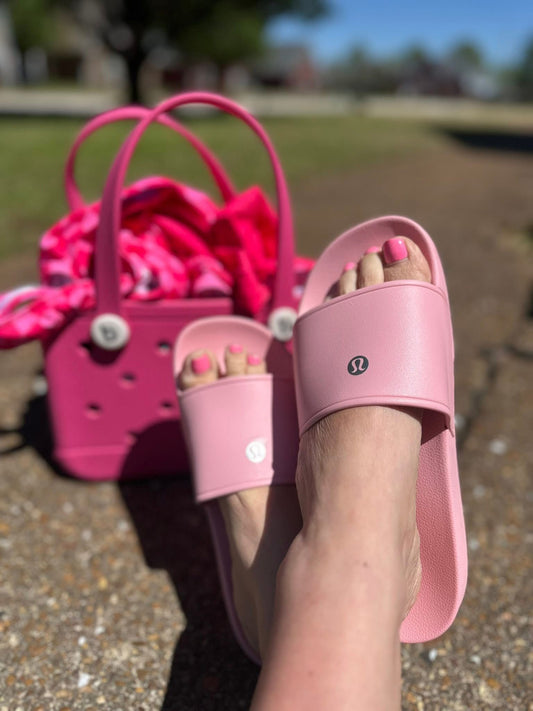 #00385 Leni-Lu Pool Slides