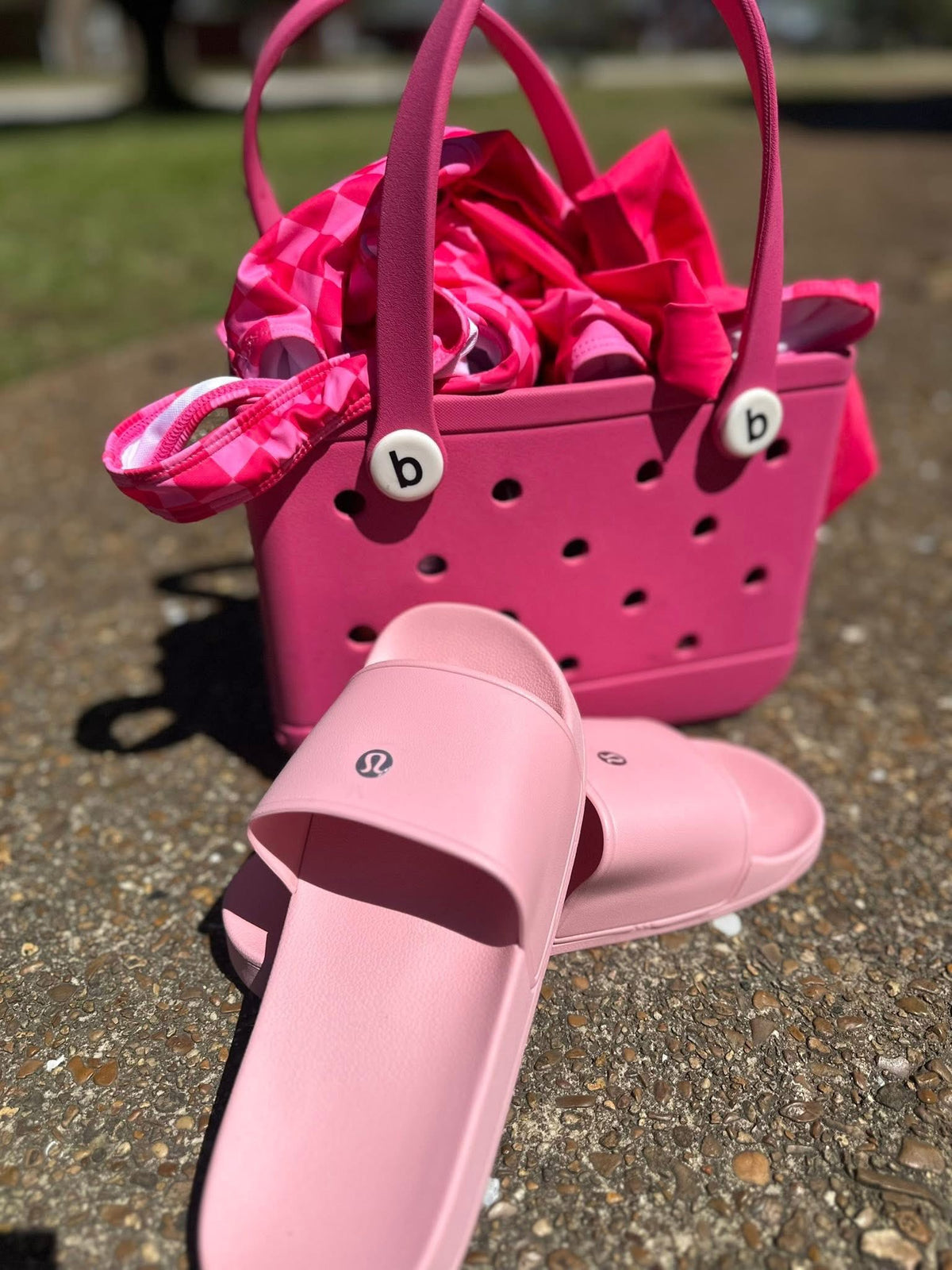 #00385 Leni-Lu Pool Slides
