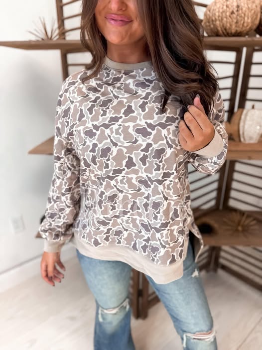 #00669 SF: Duck camo split side pullover