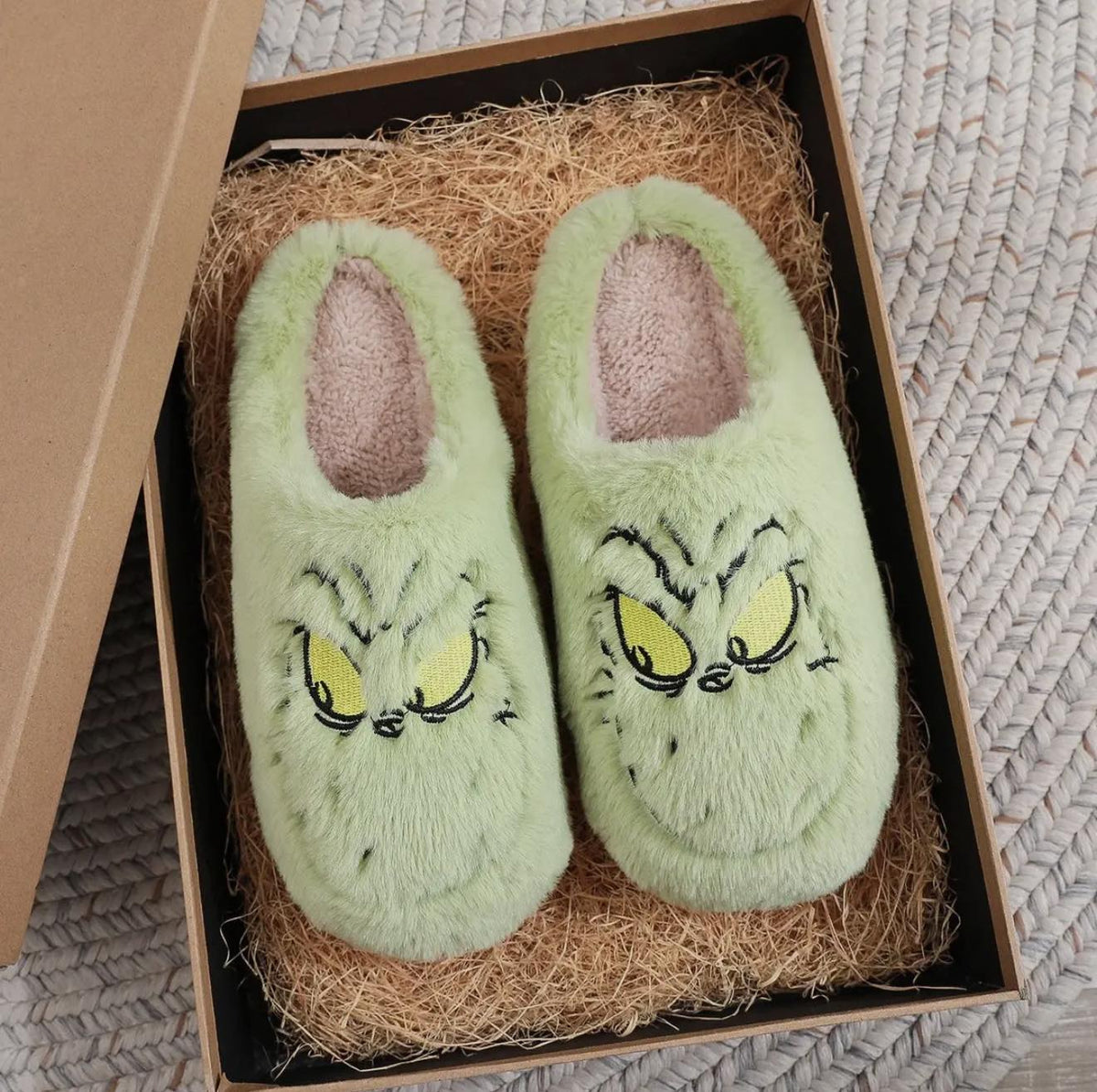 #00737 Day 3 part 2: green guy slippers